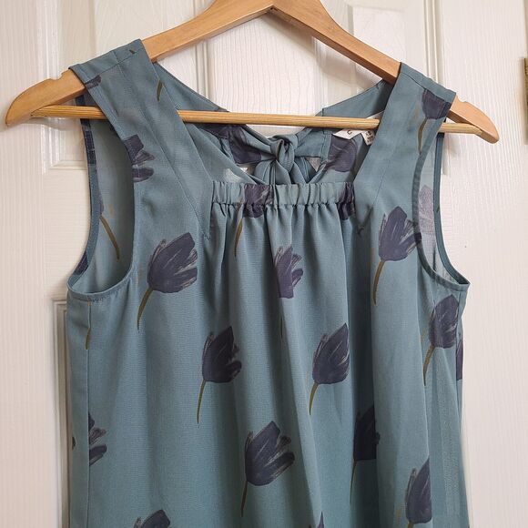 Cabi 984 Semi Sheer Blue Green Tulip Pleated Tie Back Sleeveless Blouse Size XS - Picture 2 of 10